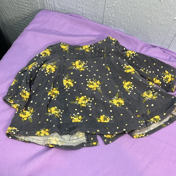 5 for $10 💜 Emma’s Garden top size 3-6 months - Picture 2 of 9